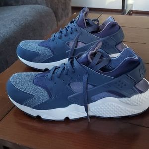 Men's Nike Huarache sneakers